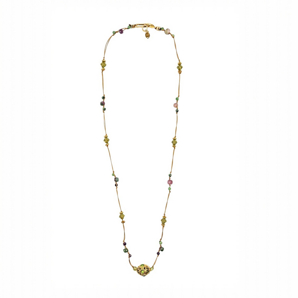 Collier Akar