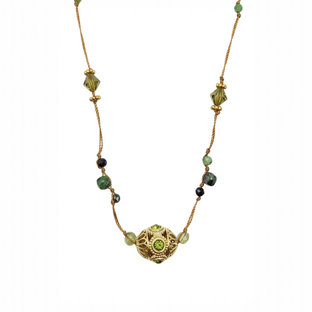 Collier Akar