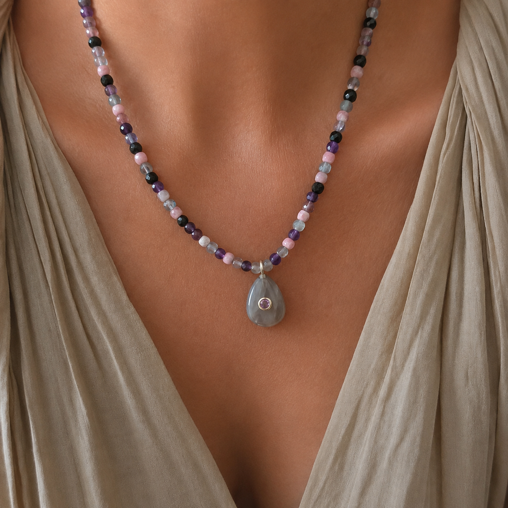 Collier Laura