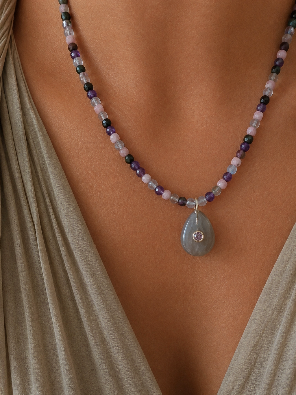 Collier Laura